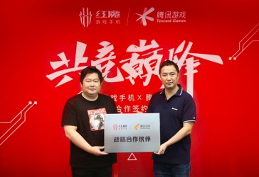 Yu Hang, Co-Founder and Senior Vice President of Nubia Technology, and Wu Dan, General Manager of Tencent Game Hardware, at the signing ceremony